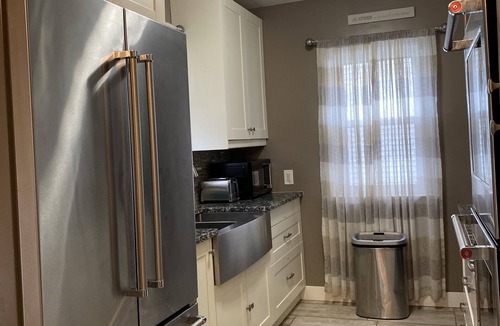 Morris Park House | Minutes away from MOA, MSP airport, Minnehaha Falls, 2 bedroom house.