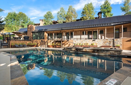 Snowmass Village Apartment | Minutes to festivals - Pool, Jacuzzi, Fitness room