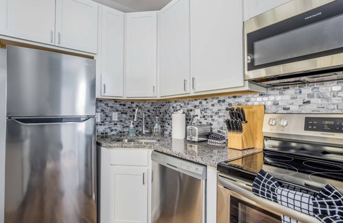 Downtown Wilmington Apartment | Modern 1BR in Downtown Wilmington Near Riverwalk & Restaurants