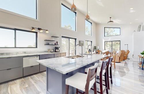 Cedaredge House | Modern, 35-Acre Mtn Escape in Cedaredge!