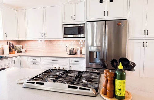 Marston House | Modern 3BR: Fire Pit + Chef Kitchen + Skiing < 90 min + Near Red Rocks