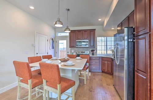 Aurora House | Modern Aurora Getaway: 22 Mi to Downtown Denver