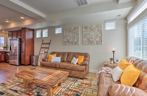 Aurora House | Modern Aurora Getaway: 22 Mi to Downtown Denver