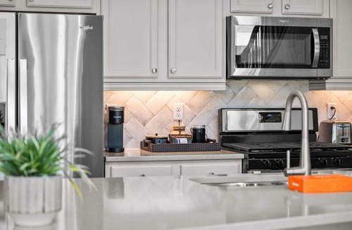 Aurora House | Modern Aurora Retreat | Near Airport & Gaylord | Mountain Views