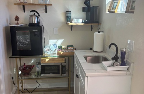 Lincoln Park House | Modern Denver Guesthouse in the Art District – Private Suites, Walk to Downtown