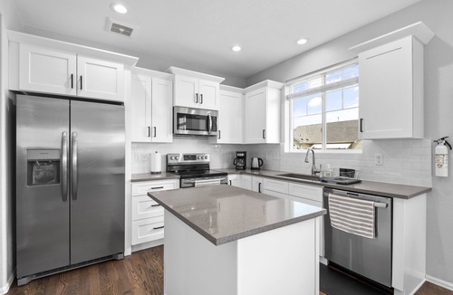 Aurora House | Modern Home w/2 Private Suites & Family-Friendly Amenities - Mins to DIA
