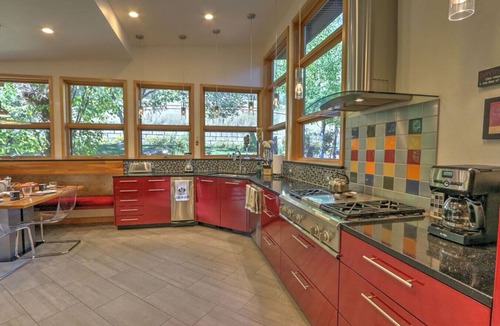 Glenwood Springs House | Modern Luxury Home w/Fireplace & Outdoor Seating, 15 min Walk to Dwntwn