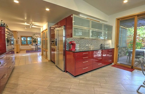 Glenwood Springs House | Modern Luxury Home w/Fireplace & Outdoor Seating, 15 min Walk to Dwntwn