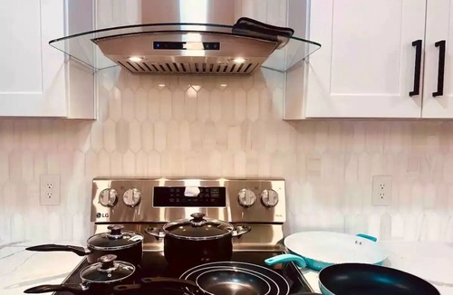 Ralston Valley House | Modern Luxury Retreat < Sleep 16 > Hot Tub, Fire Pit, Game Room & Home Gym