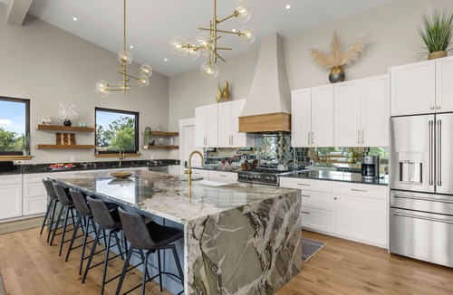 Missouri Heights House | Modern Mountain New Build - 3 King Bedrooms, Salt Water Hot Tub - Amazing Views