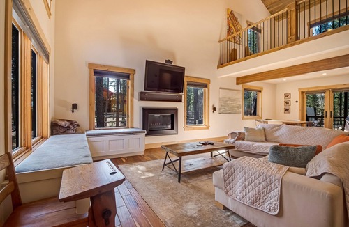Breckenridge House | Modern Peak 7 Retreat, Hot Tub, Garage, Pet Friendly, Minutes to Ski + Main St
