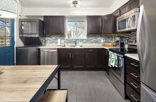 Edgewater House | Modern retreat near Sloan’s Lake, walk to dining, minutes to downtown Denver