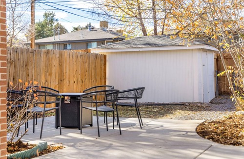 Edgewater House | Modern retreat near Sloan’s Lake, walk to dining, minutes to downtown Denver