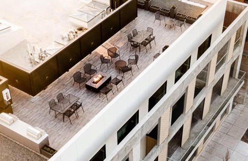 Berkeley House | Modern & Sleek Flat W Balcony & Roof Top Patio