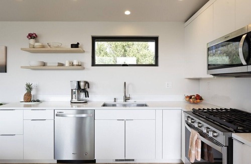 Missouri Heights House | Modern Sopris View Retreat with Hot Tub, Outdoor Fireplace & Deck Near Basalt