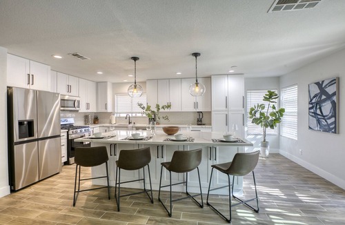 The Pueblo House | Modern, spacious, comfy! Minutes to Red Rock, Golf, Tivoli Village and the Strip