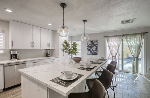 The Pueblo House | Modern, spacious, comfy! Minutes to Red Rock, Golf, Tivoli Village and the Strip