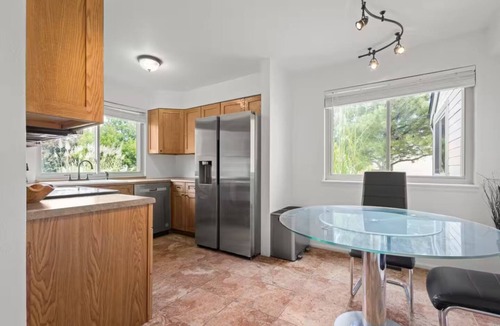 Ken Caryl House | Modern TownHome-Away-From-Home with Garage, Pool