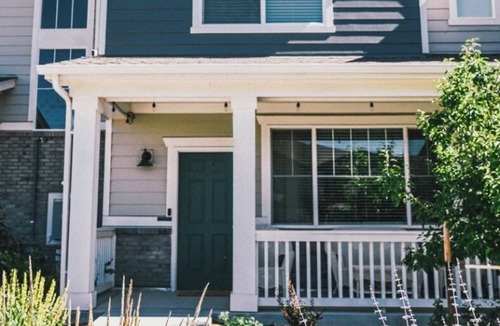 Aurora House | Modern Townhome Near Airport & Gaylord