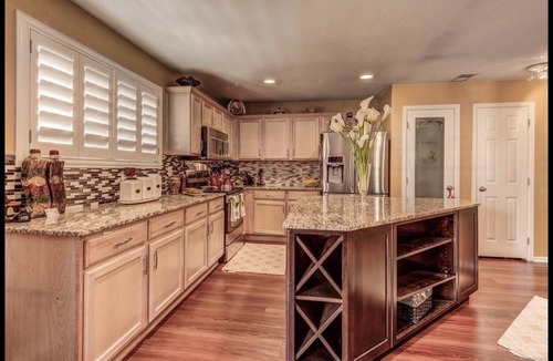 Aurora House | Modern townhouse located right off of 470 sleeps 8