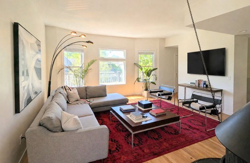 Summit - University Apartment | Modern Victorian Loft 4-bedroom duplex in Saint Paul's central Cathedral Hill