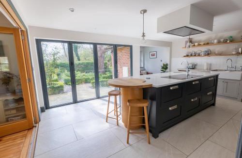 Abbess Roding House | Modernised seven bedroom country house and garden with hot tub