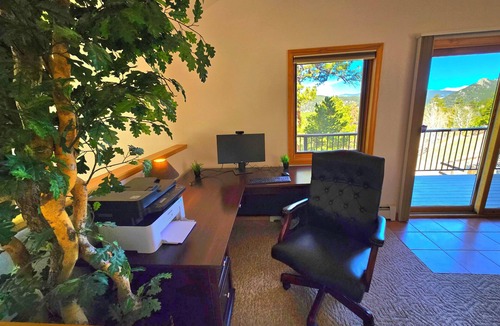 Golden House | Moose Manor – Antlers, Aspens, and Alpine Peace in the Heart of the Rockies