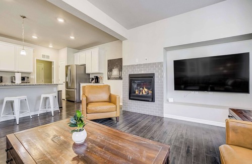 Rockrimmon House | Morning Hollow! Pet Friendly Near Garden of Gods