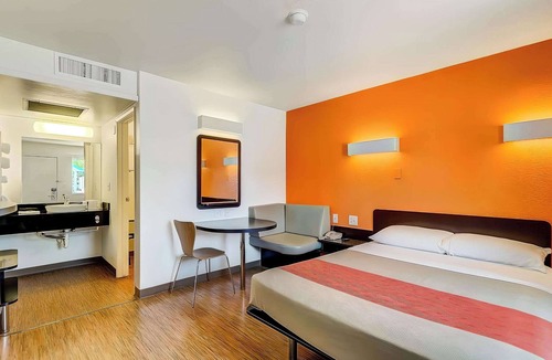 Dupont Hotel | Motel 6 Thornton, CO
