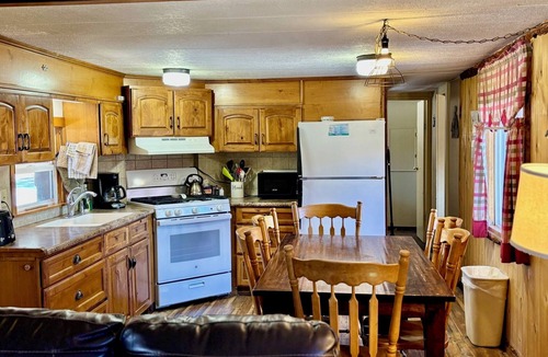 South Fork Cabin | Mountain cabin with river views sleeps 11 . 15 minutes from Wolf Creek Ski Area.