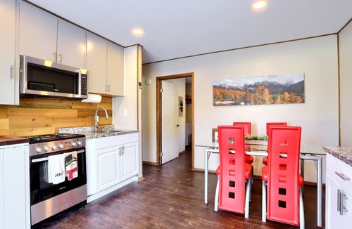 Twin Lakes Cabin | Mountain Cabin with Lake Access and BBQ