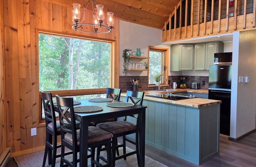 Bailey Cabin | Mountain Chalet | Views, Hot Tub, near Red Rocks