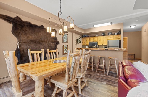 Lakeside Village House | Mountain-chic retreat - sleeps 10 - room for everyone
