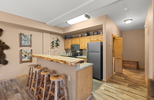 Lakeside Village House | Mountain-chic retreat - sleeps 10 - room for everyone