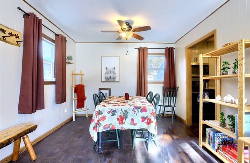 Twin Lakes Cabin | Mountain Escape Near Twin Lakes with Scenic Views