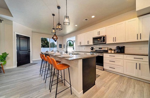 Grand Junction House | Mountain Escape | Hot Tub, Fire Pit, & Scenic View