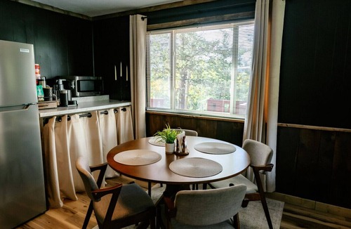 Rainbow Valley House | Mountain Haus - Cozy Pet Friendly Cabin with Views, Hot Tub & Fire Table