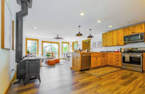 Valley of the Sun House | Mountain Modern Cabin w/Hot Tub, near 14-ers and Breckinridge