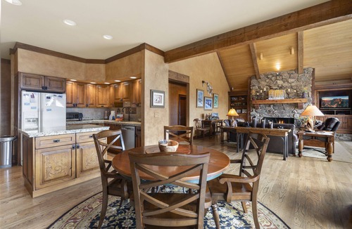 Pleasant Valley House | Mountain Retreat | Stunning Views | A/C | Hot Tub STR2025-062