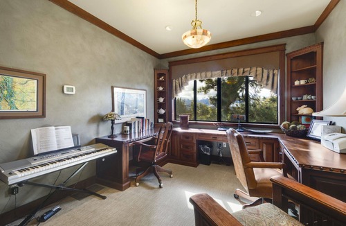 Pleasant Valley House | Mountain Retreat | Stunning Views | A/C | Hot Tub STR2025-062