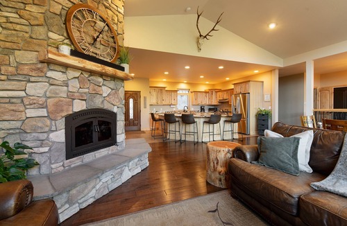 Woodland Park House | Mountain Retreat with sweeping Pikes Peak views.