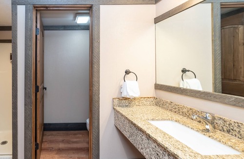 Telluride Hotel | Mountain-Style Remodeled Hotel Room With Kitchenette