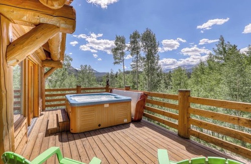 Baldy Mountain Cabin | Mountain view cabin with hot tub, pool table, gas fireplace - near town