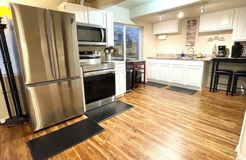 Gleneagle House | Mountain View Family Retreat. AC + Fire Pit + Fenced Yard + 3PM Check-In