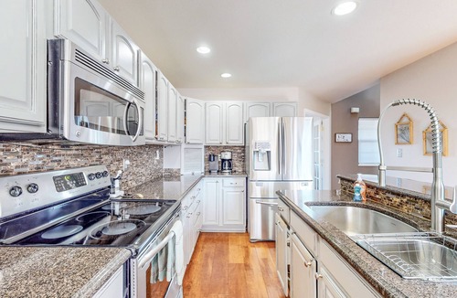 Grand Junction House | Mountain-view home with gazebo, fireplace, fast WiFi, deck & AC - dog-friendly