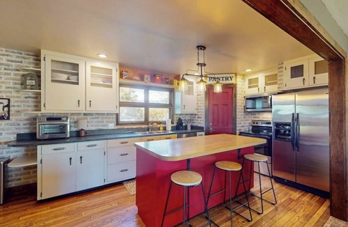 Del Norte House | Mountain View Home w/jetted tub, air hockey, foosball near Wolf Creek