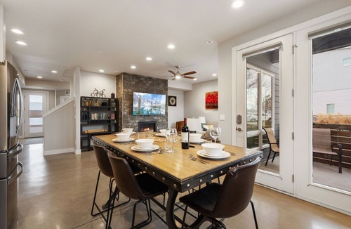 Old Town North House | Mountain View Retreat – Perfect for Groups!