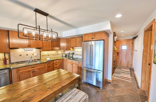 Mount Crested Butte Condo | Mountain Views, Hot Tub & Walk to Summer Concerts