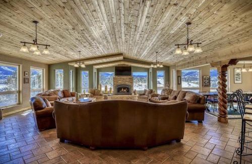 Del Norte House | Mountain Views Retreat