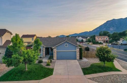 Cheyenne Meadows House | Mountainside View Firepit & Hot Tub